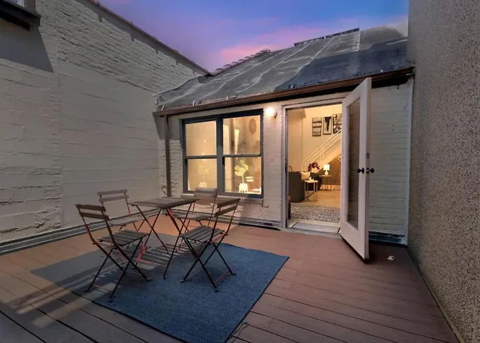 Sleep 25 - Huge Downtown Vintage Lofts, Balcony & Gym Chicago