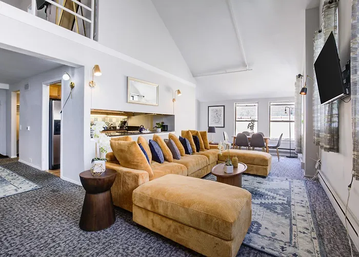 Sleep 25 - Huge Downtown Vintage Lofts, Balcony & Gym * Chicago