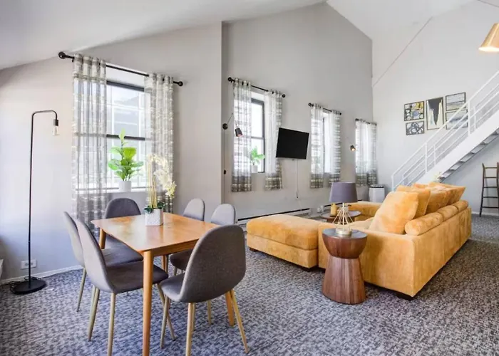 Apartamento Sleep 25 - Huge Downtown Vintage Lofts, Balcony & Gym