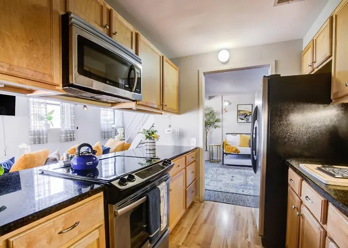 Sleep 25 - Huge Downtown Vintage Lofts, Balcony & Gym Chicago