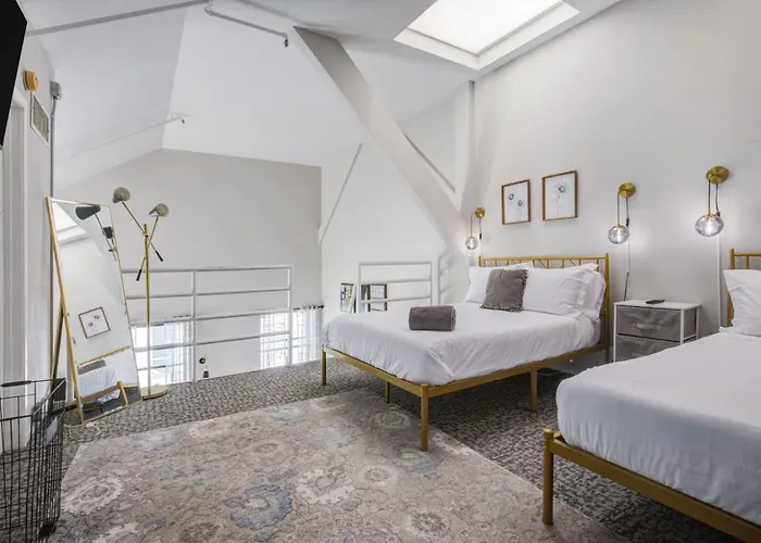 Sleep 25 - Huge Downtown Vintage Lofts, Balcony & Gym Apartamento *