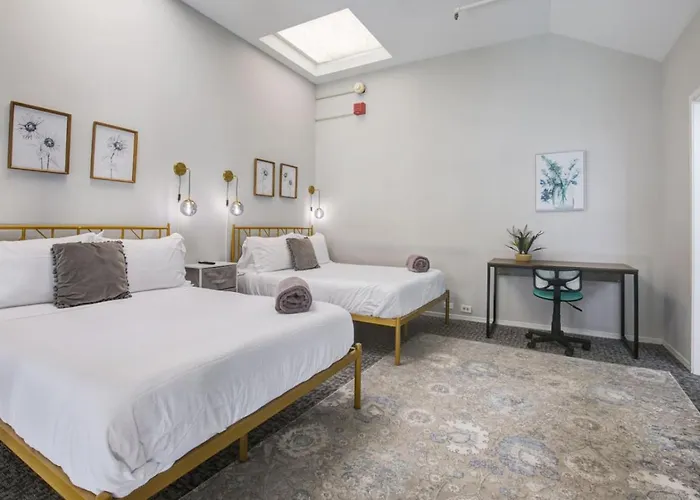 Sleep 25 - Huge Downtown Vintage Lofts, Balcony & Gym * Chicago