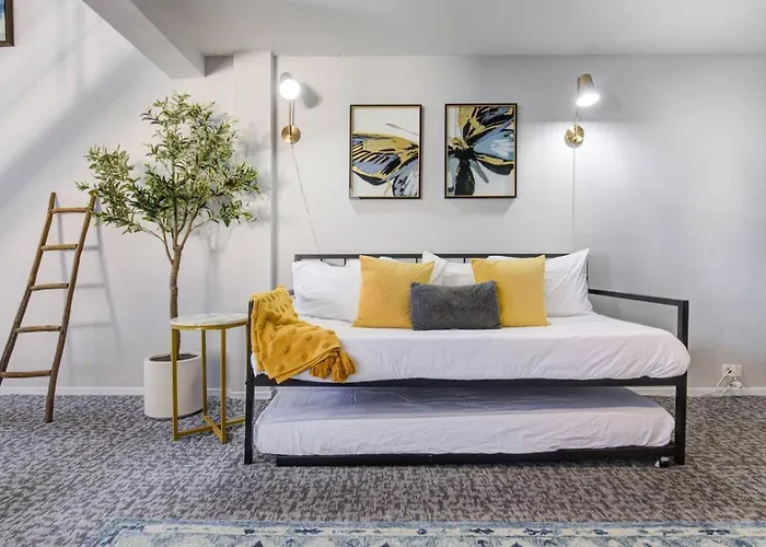 Sleep 25 - Huge Downtown Vintage Lofts, Balcony & Gym Apartamento
