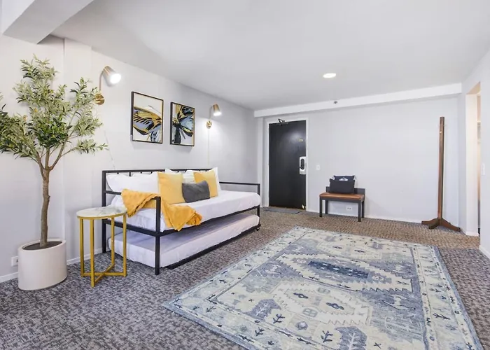 Sleep 25 - Huge Downtown Vintage Lofts, Balcony & Gym * Chicago