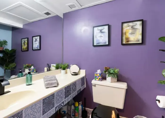 Sleep 25 - Huge Downtown Vintage Lofts, Balcony & Gym *