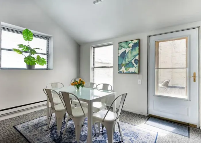 Sleep 25 - Huge Downtown Vintage Lofts, Balcony & Gym * Chicago