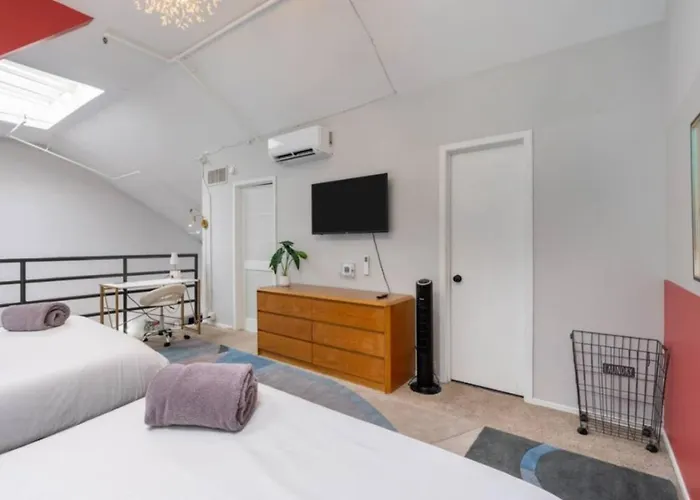 Apartamento Sleep 25 - Huge Downtown Vintage Lofts, Balcony & Gym *