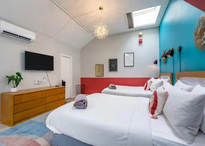 Apartamento Sleep 25 - Huge Downtown Vintage Lofts, Balcony & Gym *