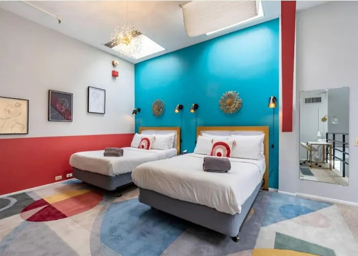 Sleep 25 - Huge Downtown Vintage Lofts, Balcony & Gym Chicago