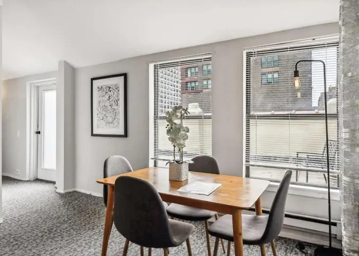 Apartamento Sleep 25 - Huge Downtown Vintage Lofts, Balcony & Gym *