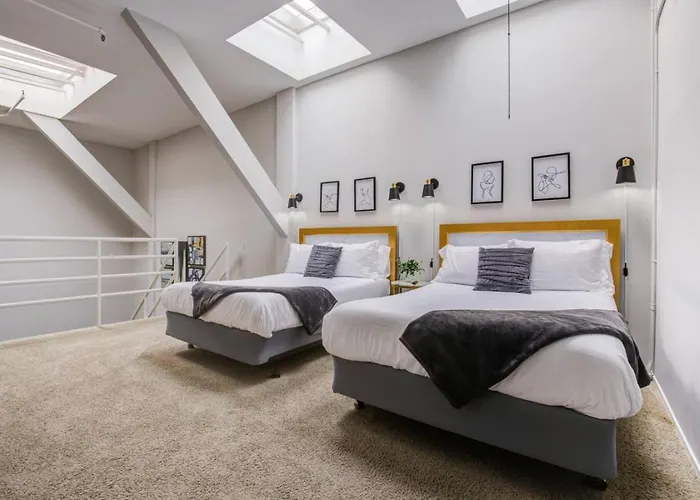 Sleep 25 - Huge Downtown Vintage Lofts, Balcony & Gym Chicago