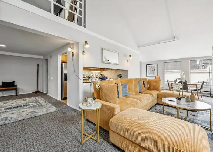 Sleep 25 - Huge Downtown Vintage Lofts, Balcony & Gym * Chicago