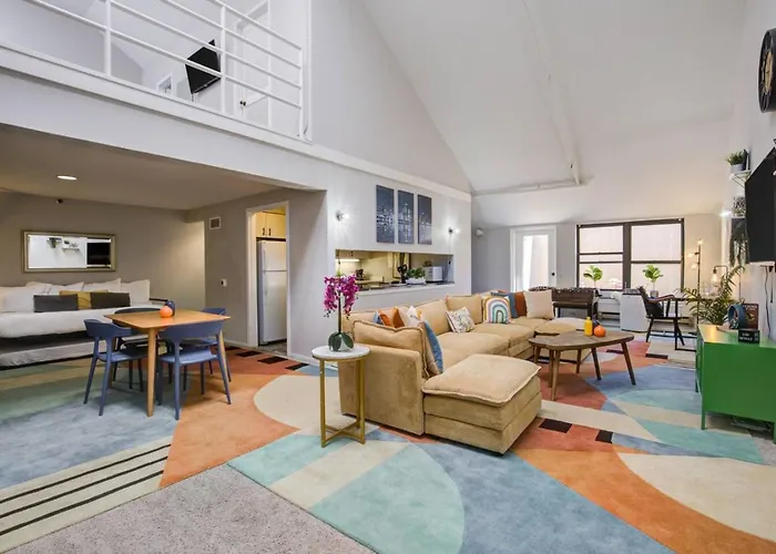Sleep 25 - Huge Downtown Vintage Lofts, Balcony & Gym Apartamento *