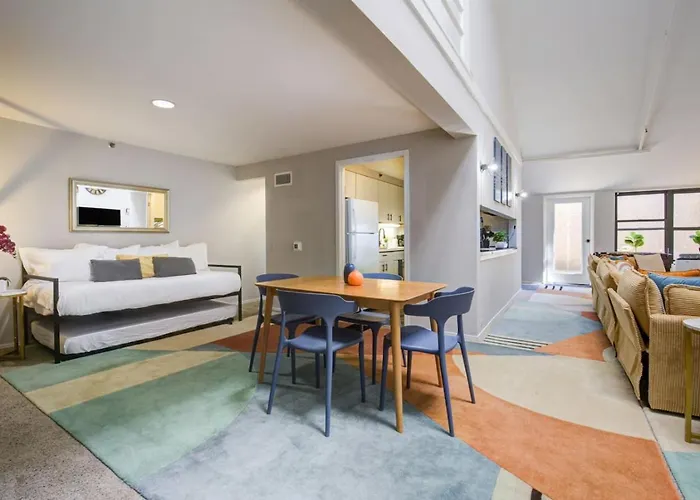 Sleep 25 - Huge Downtown Vintage Lofts, Balcony & Gym Apartamento