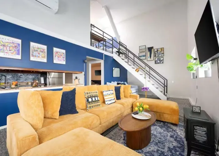 Sleep 25 - Huge Downtown Vintage Lofts, Balcony & Gym * Chicago